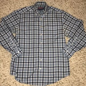 Men’s vineyard vines navy madras button down